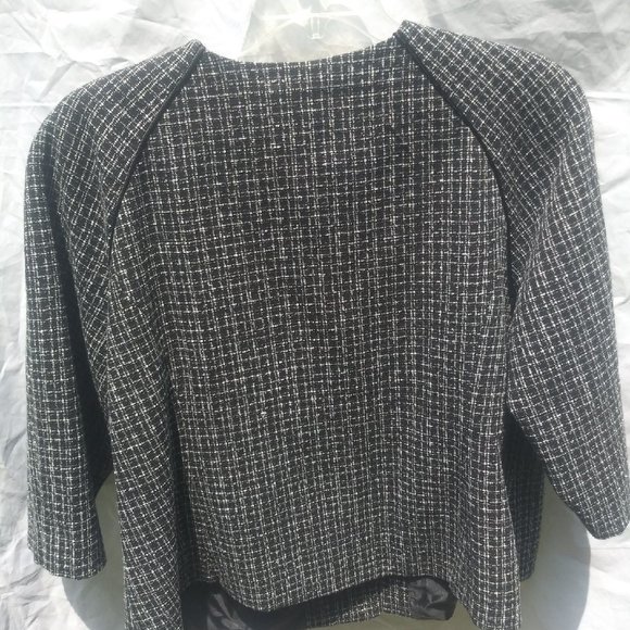 Black Avenue Women's Suit Jacket or blazer - Picture 2 of 9